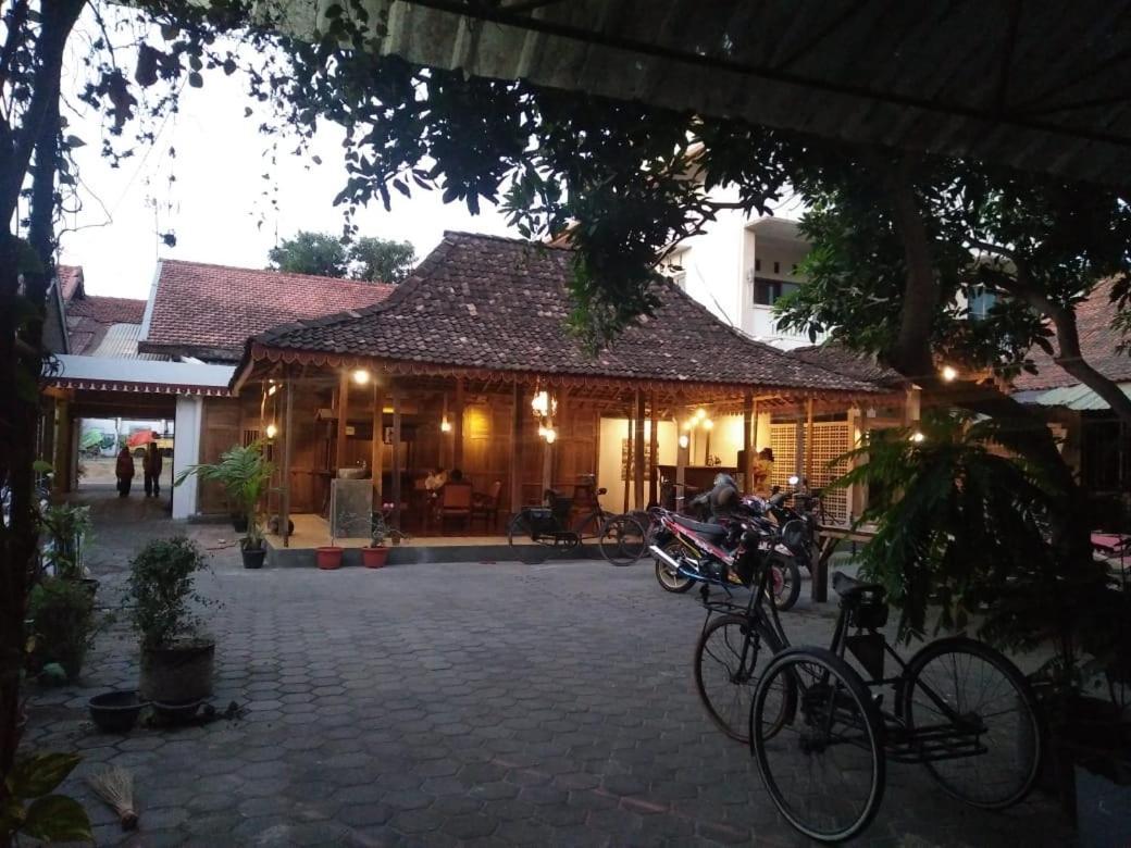 Diaga Grha Hotel Yogyakarta Exterior photo